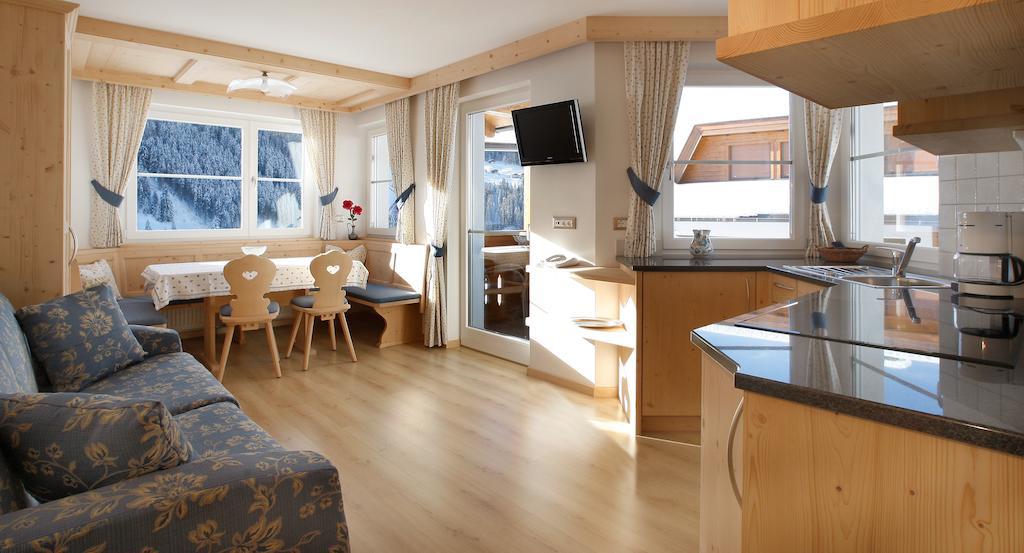 Apartments Antines Selva di Val Gardena Phòng bức ảnh